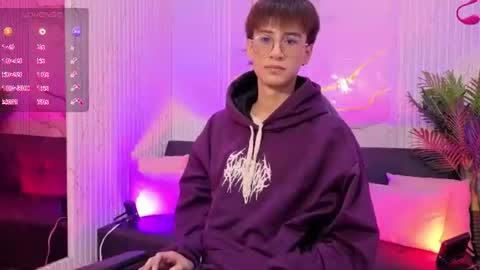 Snapshot of davi_tay chatting on 08.08.26 Davi sweet boy - follow me 3 online show from 08.08.26