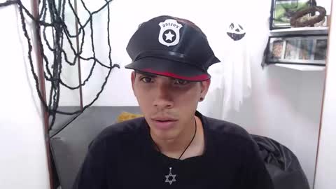 Snapshot of david_925_ chatting on 10.31.25 David online show from 10.31.25