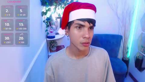 Snapshot of david_925_ chatting on 12.01.25 David online show from 12.01.25