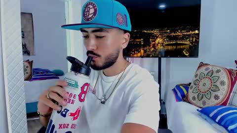 Hey im David that loves to explore and speak their fantasies. Very open talktative and nice. Feel free to chat with me online show from 03.08.26