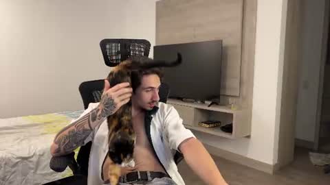 Snapshot of david_muller_ chatting on 07.16.26 David online show from 07.16.26
