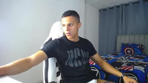 Snapshot of davisito7 chatting on 01.02.25 David Angel online show from 01.02.25