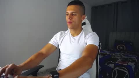 Snapshot of davisito7 chatting on 03.05.25 David Angel online show from 03.05.25