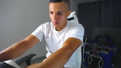 Snapshot of davisito7 chatting on 03.12.25 David Angel online show from 03.12.25