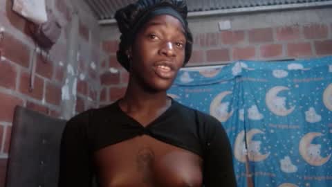 Snapshot of dayanara22 chatting on 02.19.25 dayanara22 online show from 02.19.25