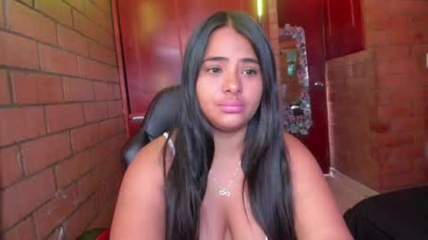 Snapshot of dayanasuarez17 chatting on 08.04.26 PAULA wh online show from 08.04.26