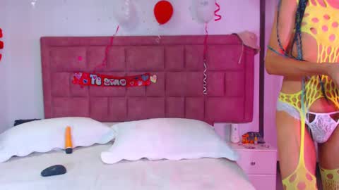 Snapshot of dayannaxxo chatting on 02.19.25 dayannaxxo online show from 02.19.25