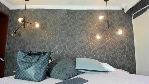 DAYRA ANGELS online show from 12.20.25