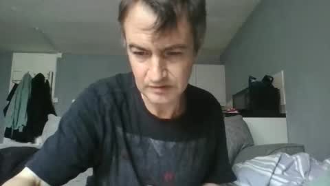 Snapshot of dazzill chatting on 10.27.25 Dazzill online show from 10.27.25