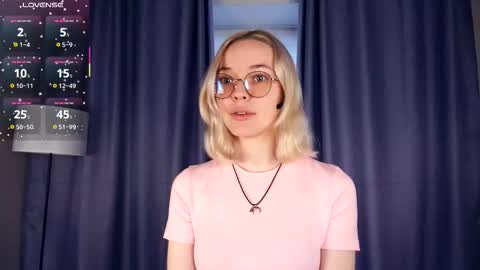 Charlie 18yo online show from 11.06.25