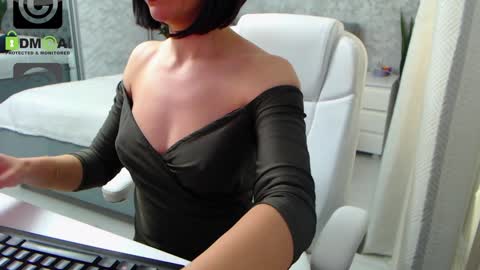 Elly online show from 01.07.25