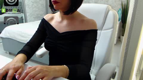 Elly online show from 01.11.25