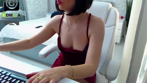 Elly online show from 02.17.25