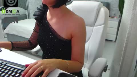 Elly online show from 10.07.25