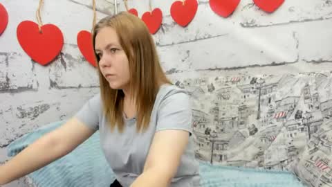 Snapshot of dear_hollyy chatting on 05.29.26 Holly online show from 05.29.26