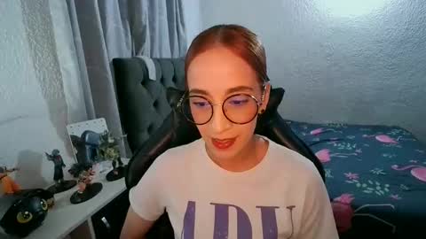 Snapshot of dear_juliet chatting on 09.10.25 Juliet online show from 09.10.25