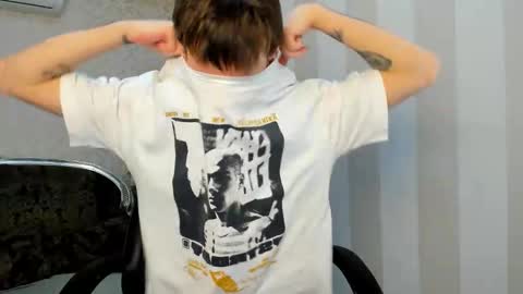 dearboyy_ online show from 02.26.26