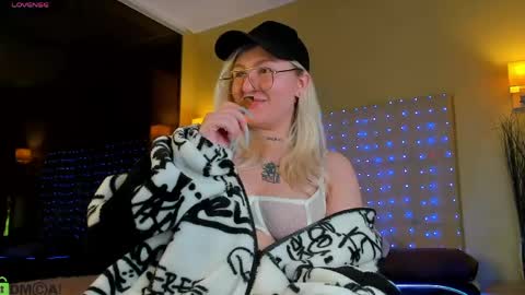 Debbie Mon Tue Fri Sun Sat GMT 3 1000am - 0400pm  online show from 04.18.26