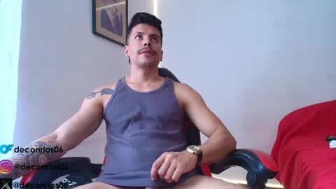 Snapshot of deconrios chatting on 04.27.26 Santiago online show from 04.27.26