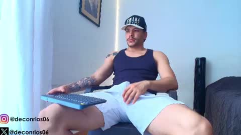 Snapshot of deconrios chatting on 07.22.26 Santiago online show from 07.22.26