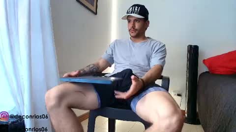 Snapshot of deconrios chatting on 07.23.26 Santiago online show from 07.23.26