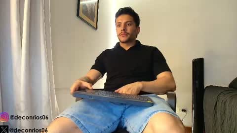 Snapshot of deconrios chatting on 07.24.26 Santiago online show from 07.24.26