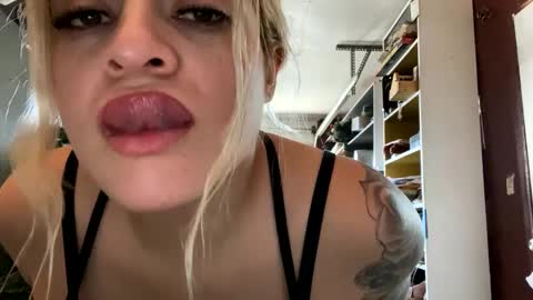 Camila Palacios online show from 02.03.25