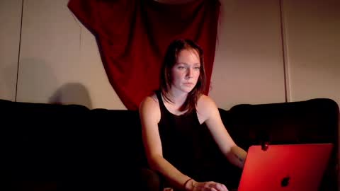 Deenie online show from 05.04.26