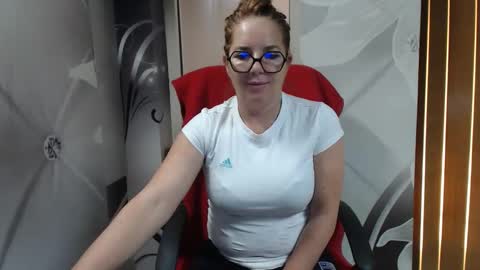 hi guys i m a cute milf i m here for good time and nice people pls be respectfool and enjoy me online show from 03.02.26