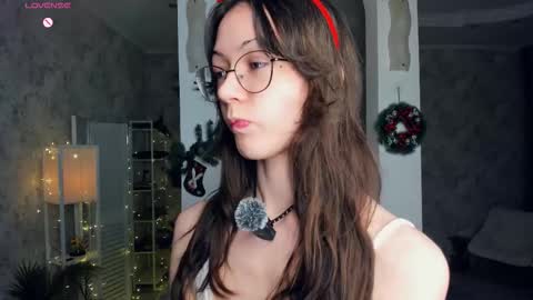 Snapshot of defeded_lovee chatting on 12.20.25 Amy online show from 12.20.25