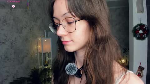 Snapshot of defeded_lovee chatting on 12.21.25 Amy online show from 12.21.25