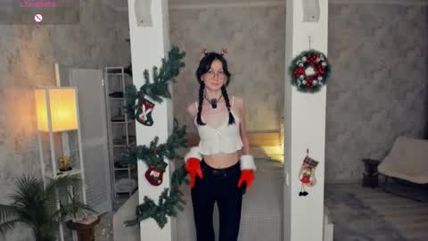 Snapshot of defeded_lovee chatting on 12.22.25 Amy online show from 12.22.25