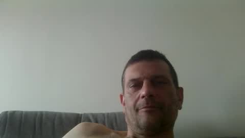 Snapshot of defloy chatting on 12.01.25 Defloy online show from 12.01.25