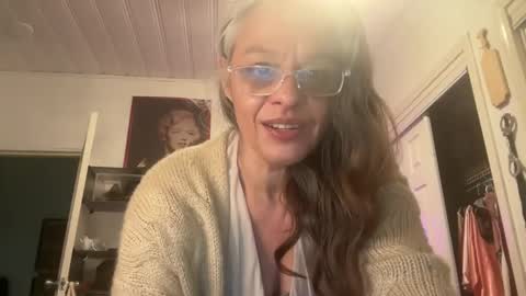 Snapshot of degeneratesaint chatting on 10.12.25 Tori online show from 10.12.25