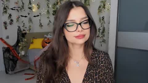 Snapshot of degreeofsincerity chatting on 10.30.25 DegreeOfSincerity online show from 10.30.25