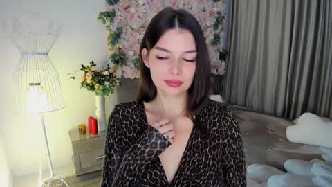 Snapshot of degreeofsincerity chatting on 11.28.25 DegreeOfSincerity online show from 11.28.25