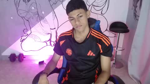 Snapshot of deivid_bigcock1 chatting on 11.25.25 Deivid online show from 11.25.25