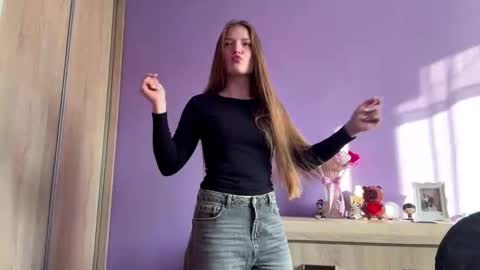 Snapshot of dejameneal chatting on 03.04.26 Mila online show from 03.04.26