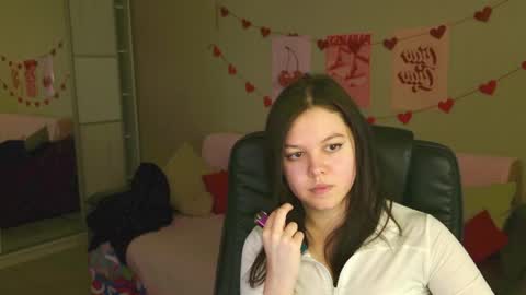 Snapshot of delarysong chatting on 05.17.26 Delary online show from 05.17.26