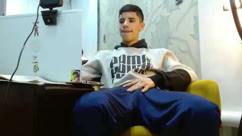 Snapshot of delglo chatting on 10.28.25 delglo online show from 10.28.25