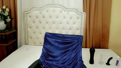 Snapshot of deliciously_sophie chatting on 06.25.26 Sophie online show from 06.25.26