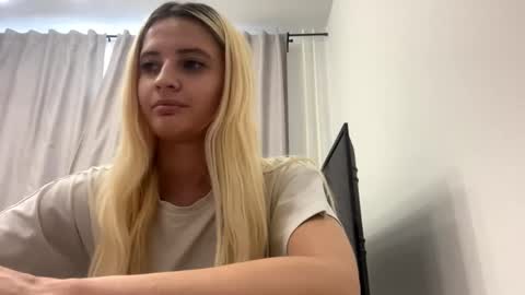 Snapshot of delindaferebee chatting on 05.18.26 Amelia online show from 05.18.26