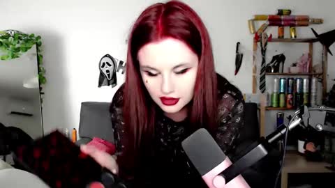 dellacrush_ online show from 10.18.25