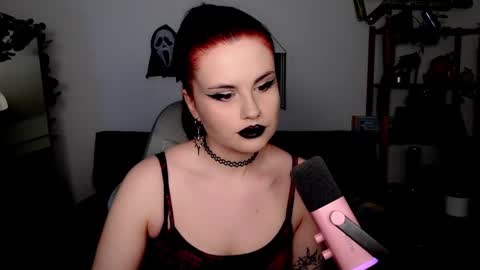 dellacrush_ online show from 11.08.25