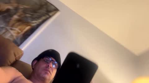 Snapshot of delovv chatting on 12.16.25 delovv online show from 12.16.25