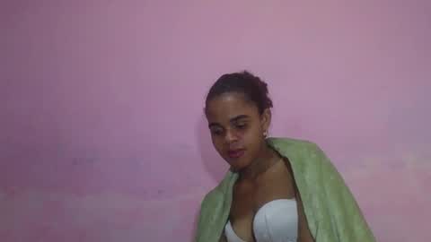 Snapshot of delphineee chatting on 05.05.26 delphine online show from 05.05.26