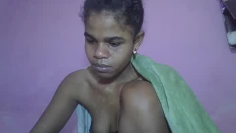 Snapshot of delphineee chatting on 05.17.26 delphine online show from 05.17.26