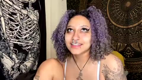 Snapshot of deluxxxeblu chatting on 01.03.25 TankinBody online show from 01.03.25