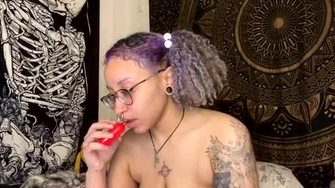 Snapshot of deluxxxeblu chatting on 01.21.25 TankinBody online show from 01.21.25