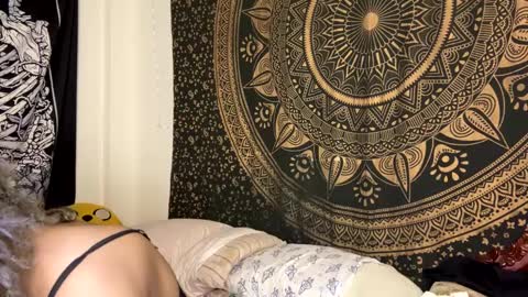 Snapshot of deluxxxeblu chatting on 01.25.25 TankinBody online show from 01.25.25